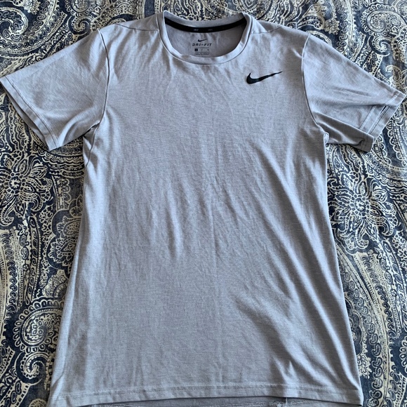 Nike T shirt - Picture 1 of 3